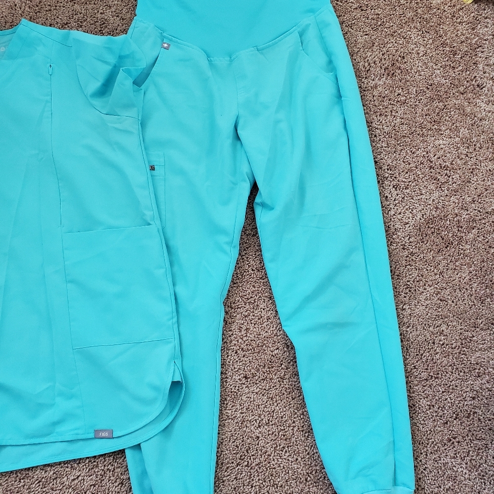 Figs Maternity Scrubs size Small turquoise like color
